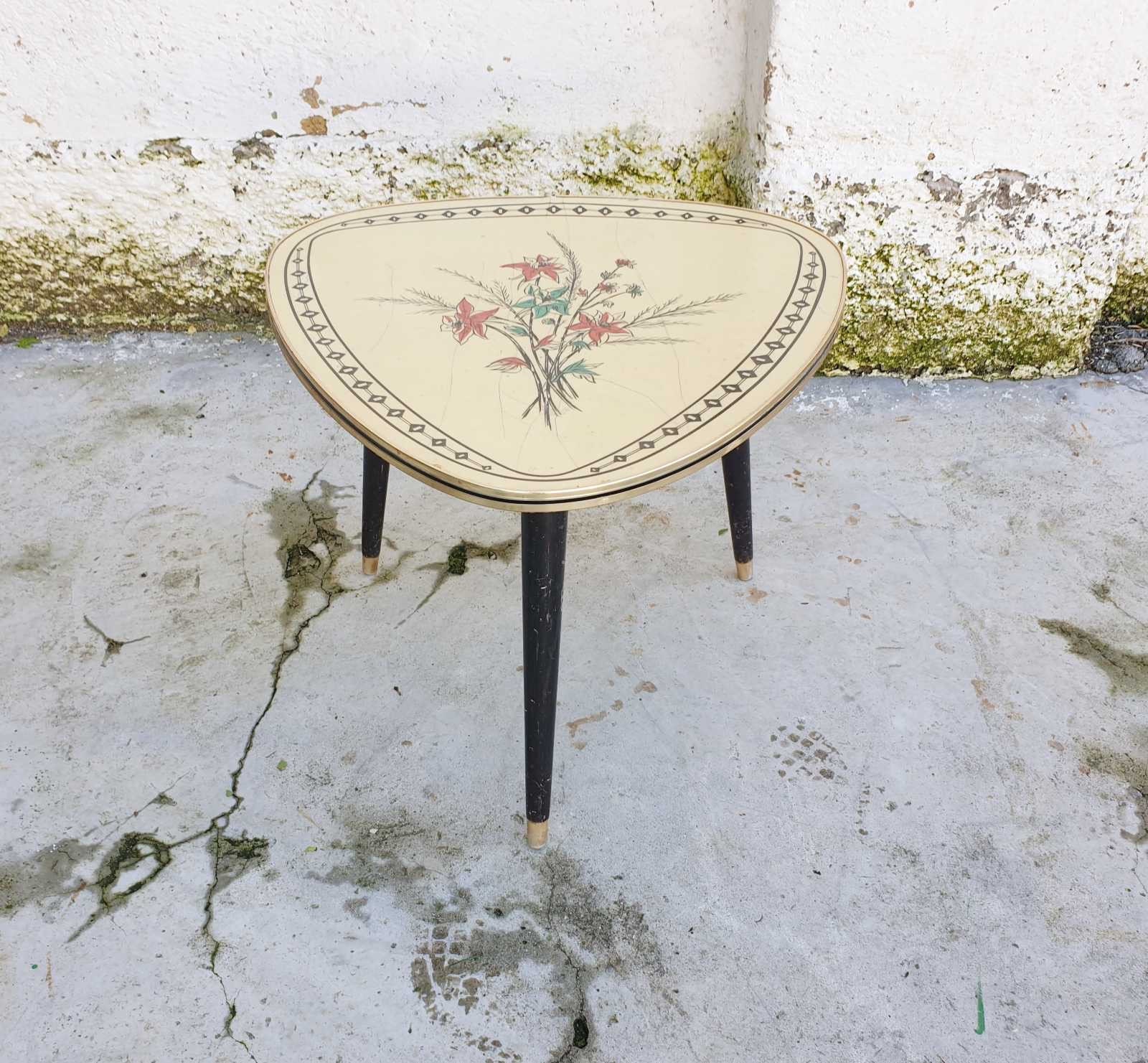 Vintage Triangular Coffee Table / Mid Century Tripod Side Table / Flower Pattern / Rockabilly Table / Vinterior /Vintage Table /Germany '60s