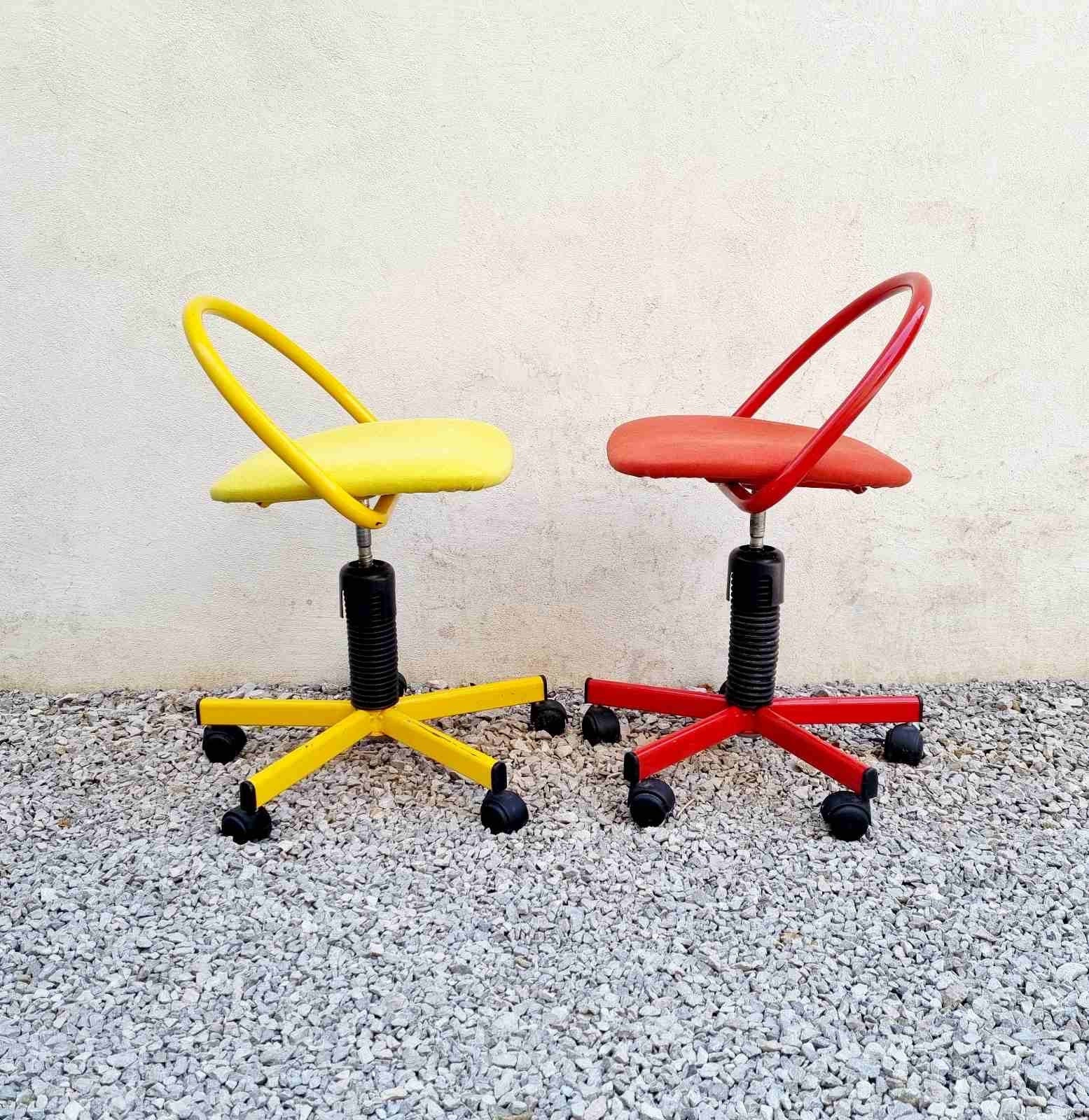 1 de 2 Silla giratoria moderna de mediados de siglo / Arte pop / Nuevas sillas de tela / Silla amarilla / Silla roja / Sillas retro / Sillas de oficin