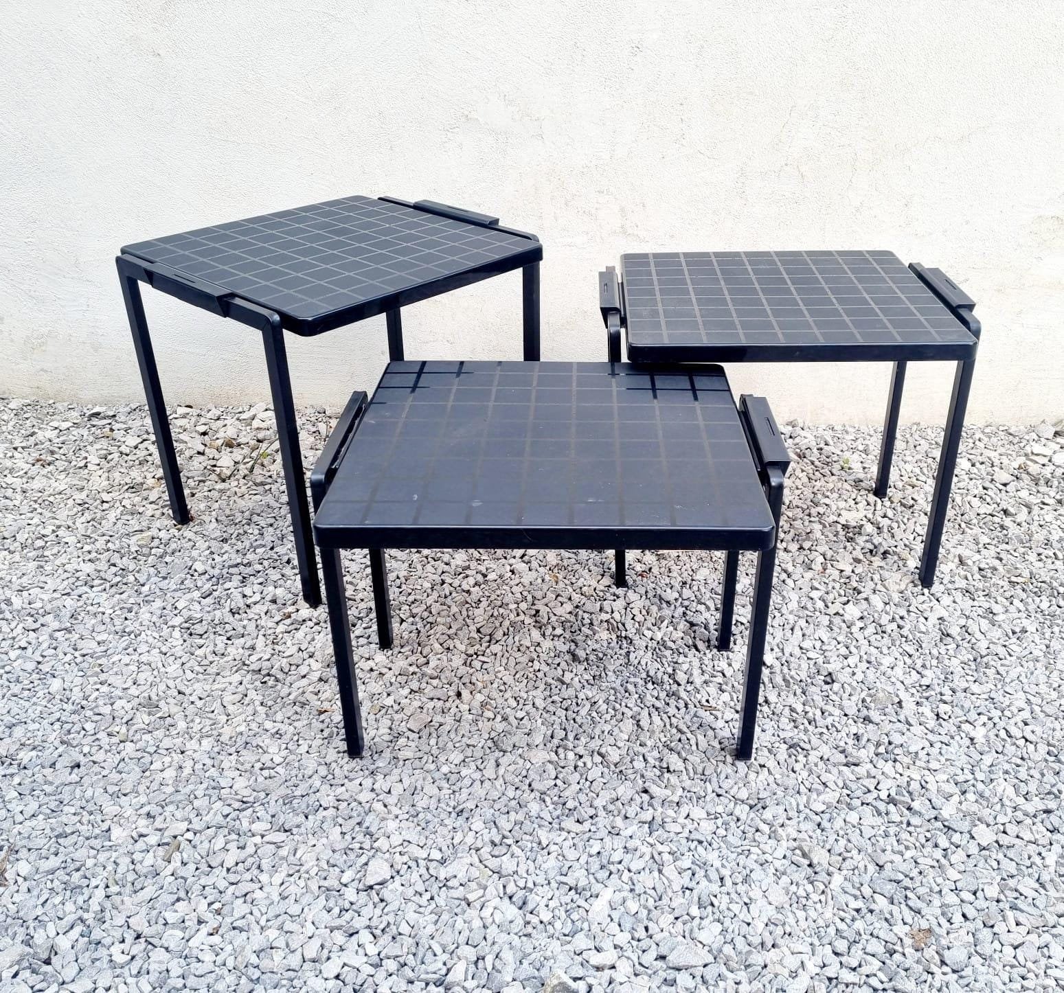 Postmoderne Couchtische / Design Andries & Hiroko Van Onck / Generalplast für Magis / Modell Tris / 3 Couchtische / Italien / 80er Jahre