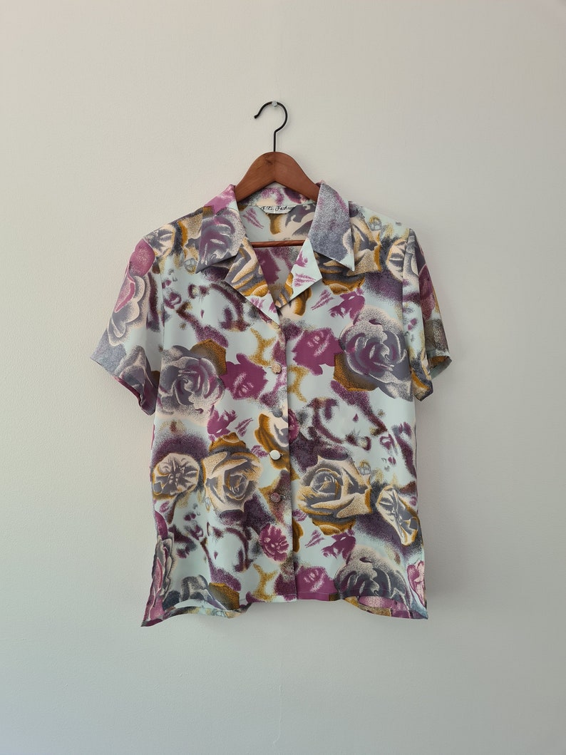 rose pattern Size 12 Medium 70s Abstract blouse