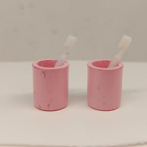 Lundby mugs with toothbrushes