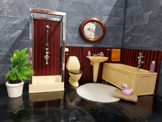 Juego de baño completo original Lundby con minúsculos accesorios incluidos.  -  México