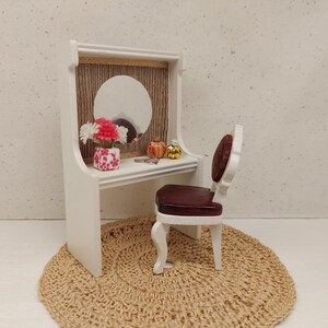 Lundby dressing table with tiny accessories inclusive. Tuned.