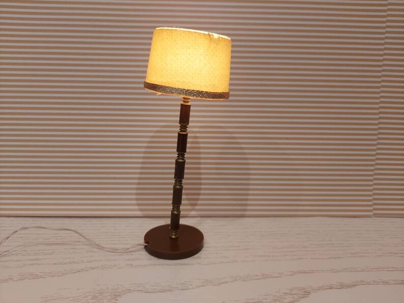 Lundby standing Beauty products Deluxe lamp.