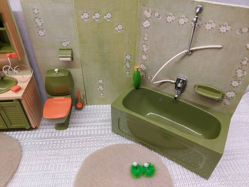 Lundby original olive green bathroom set with lights and tiny accessories inclusive