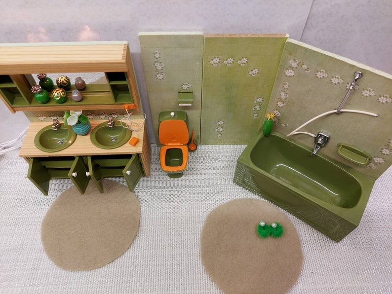 Lundby original olive green bathroom set with lights and tiny accessories inclusive