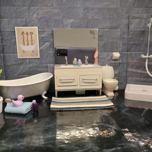 Lundby bathroom with tiny accessories inclusive