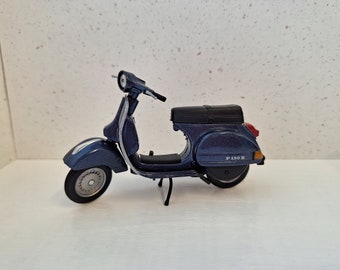 Lundby scale Vespa scooter