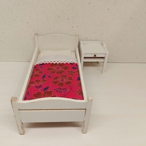 Lundby original wooden bed with sidetable