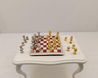 Juego de ajedrez en miniatura para casa de muñecas