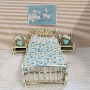 Lundby original brass bed / bedroom set with tiny accessories inclusive.