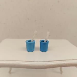 Lundby mugs with toothbrushes