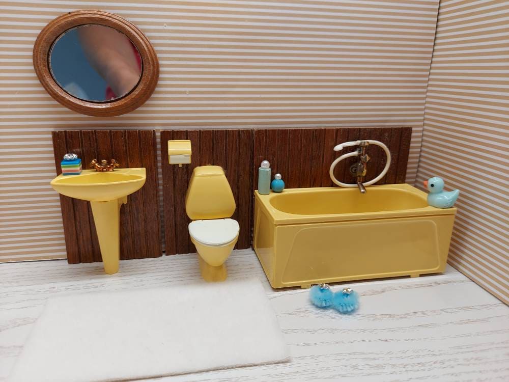 Juego de baño completo original Lundby con minúsculos accesorios incluidos.  -  México