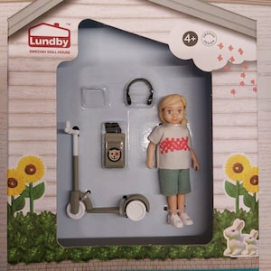 スクーターとアクセサリー付きのLundby人形、新製品、新品。
