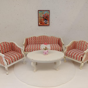 Lundby Royal living room. Chairs, sofa, coffee table and tiny accessories inclusive.