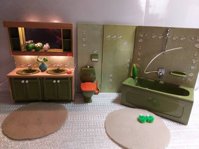 Lundby original olive green bathroom set with lights and tiny accessories inclusive