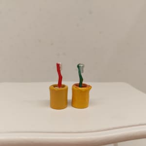 Lundby mugs with toothbrushes