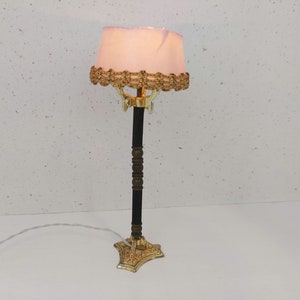 Lundby original standing lamp, shade is tuned.