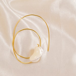 The Aurora pearl earrings, minimalist earrings, lightweight earrings, wire earrings, statement earrings, drop earrings image 4