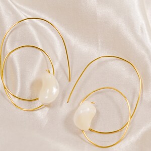 The Aurora pearl earrings, minimalist earrings, lightweight earrings, wire earrings, statement earrings, drop earrings image 2