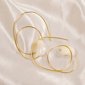 The Aurora pearl earrings, minimalist earrings, lightweight earrings, wire earrings, statement earrings, drop earrings image 5