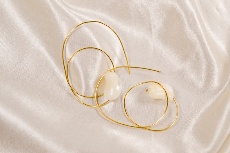 The Aurora pearl earrings, minimalist earrings, lightweight earrings, wire earrings, statement earrings, drop earrings image 5