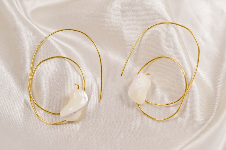 The Aurora pearl earrings, minimalist earrings, lightweight earrings, wire earrings, statement earrings, drop earrings image 7