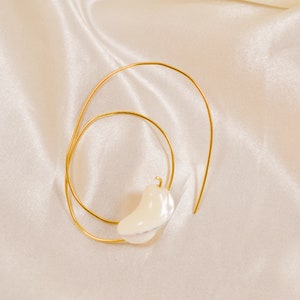 The Aurora pearl earrings, minimalist earrings, lightweight earrings, wire earrings, statement earrings, drop earrings image 8