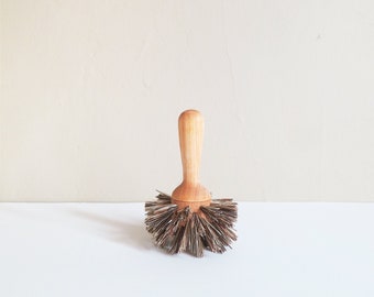 Everyday Wooden Stand Pan Brush | Oil-treated Maple| Union mixture | Scrub brush | Pot brush | Pot scrubber | Gift | Kitchen | Biodegradable