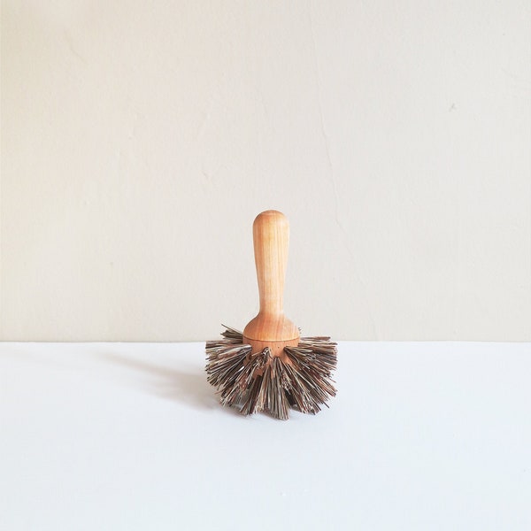 Everyday Wooden Stand Pan Brush | Oil-treated Maple| Union mixture | Scrub brush | Pot brush | Pot scrubber | Gift | Kitchen | Biodegradable