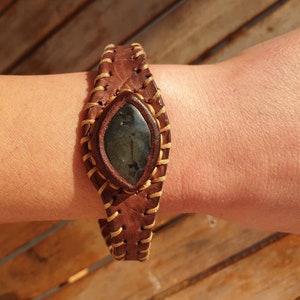 Handgefertigtes Braun Leder Labradorit Armband: Unisex Edelstein Schmuck