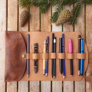 Personalized Leather Pencil Case, Handmade Roll up Pen Case, Brown Leather Pencil Pouch, Pencil Wrap, Artist Roll, Full-Grain Leather Pen