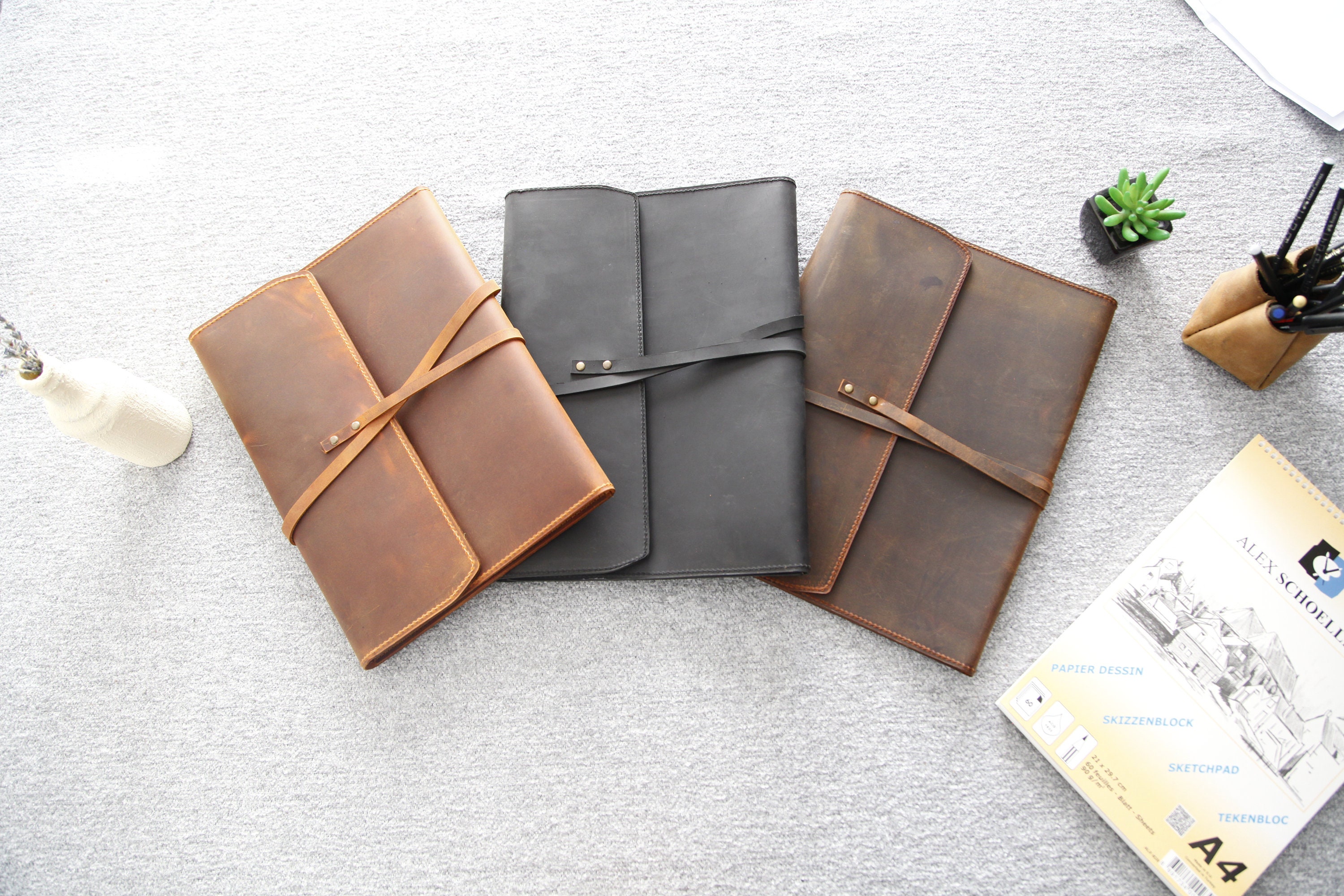 Handmade Genuine Leather Sketchbook Cover, A4 & A5 Sketch Pad Cover With  Pen Storage, Personalized Artists Gifts, Drawing Book Case 