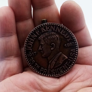 1960s John F Kennedy coin vintage lighter, vintage lighters, lighter collection, vintage collectables, rare lighter, tobacciana