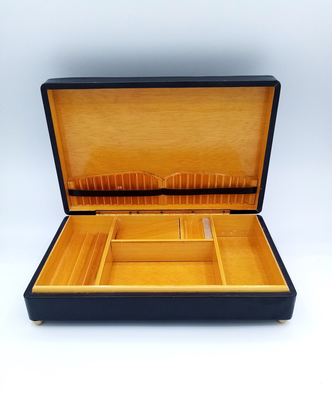 80s Leather Vintage Cigarette Music Box, 80s Tobacciana, Cigarette