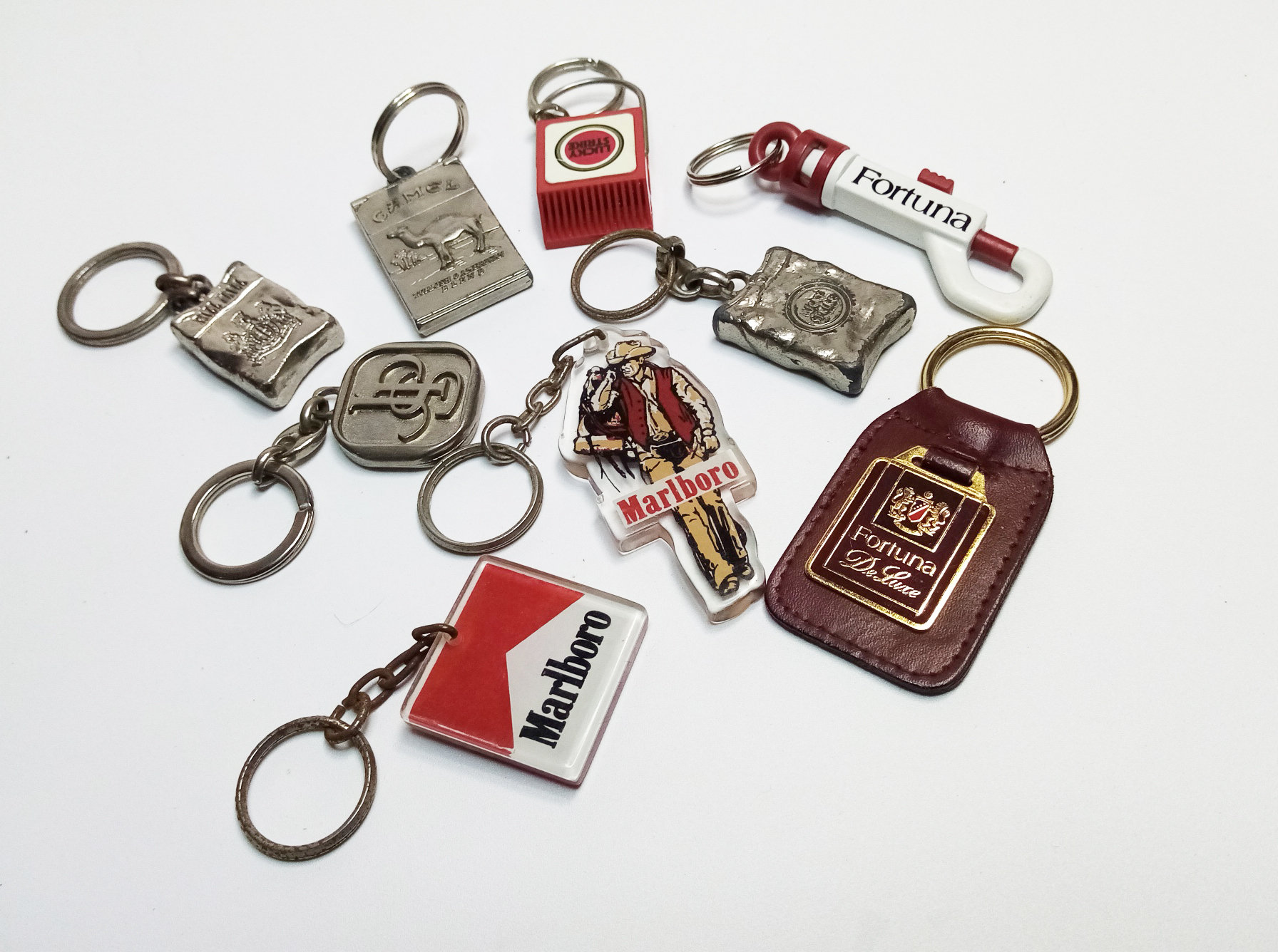 ヴィンテージ タバコ キーチェーン コレクション: マルボロ、ラッキー