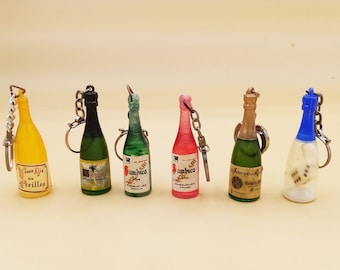 Porte-clés bouteille de champagne des années 60 : objet de collection vintage