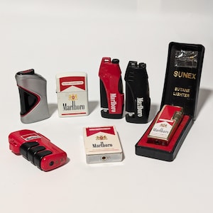 Accendini vintage con marchi di tabacco Marlboro, scelta di uno, accendino pubblicitario Marlboro, accendino per sigarette Marlboro, accendini vintage Marlboro