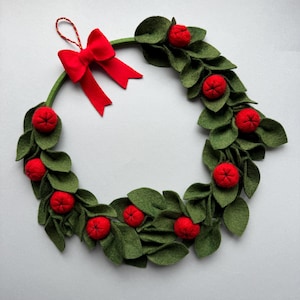 Handmade Felt Christmas Wreath with Red Berries and Bow - Festive Holiday Wall Decor, christmas felted wreath, christmas leaves wreath