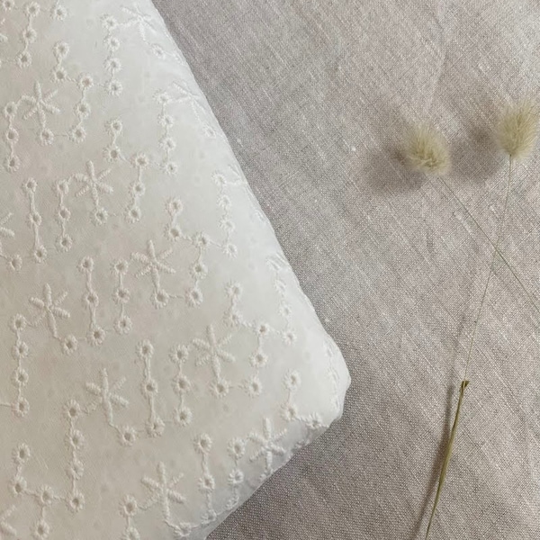 Coton broderie anglaise - certifié Oeko Tex - vendu au mètre