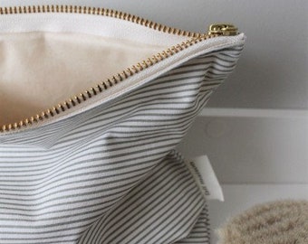 Cotton poplin pouch with khaki or blue stripes with a customizable coated canvas lining