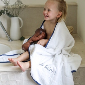 Serviette de bain en coton éponge personnalisable Bleu