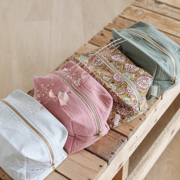 Trousse de toilette en double gaze de coton unie avec une doublure en toile enduite imprimée personnalisable