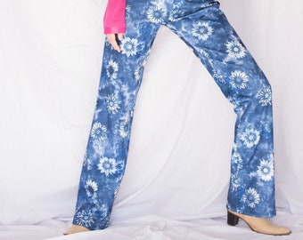 1990s Blue and White Tie Dye and Daisy Print Flared Pants