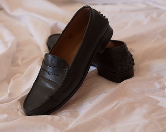 1990s Tod's Leather Loafers in Black