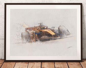 Puede incluir: Impresión en acuarela enmarcada de un coche de carreras de Fórmula 1 en movimiento. El coche es principalmente naranja y azul, con un estilo detallado de boceto. La obra de arte está sobre un fondo blanco, enmarcada en negro, sobre una superficie de madera.