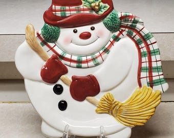 Plato para canapés con diseño de muñeco de nieve navideño de Fitz and Floyd, Plaid Essentials, 9,5" x 8,5"