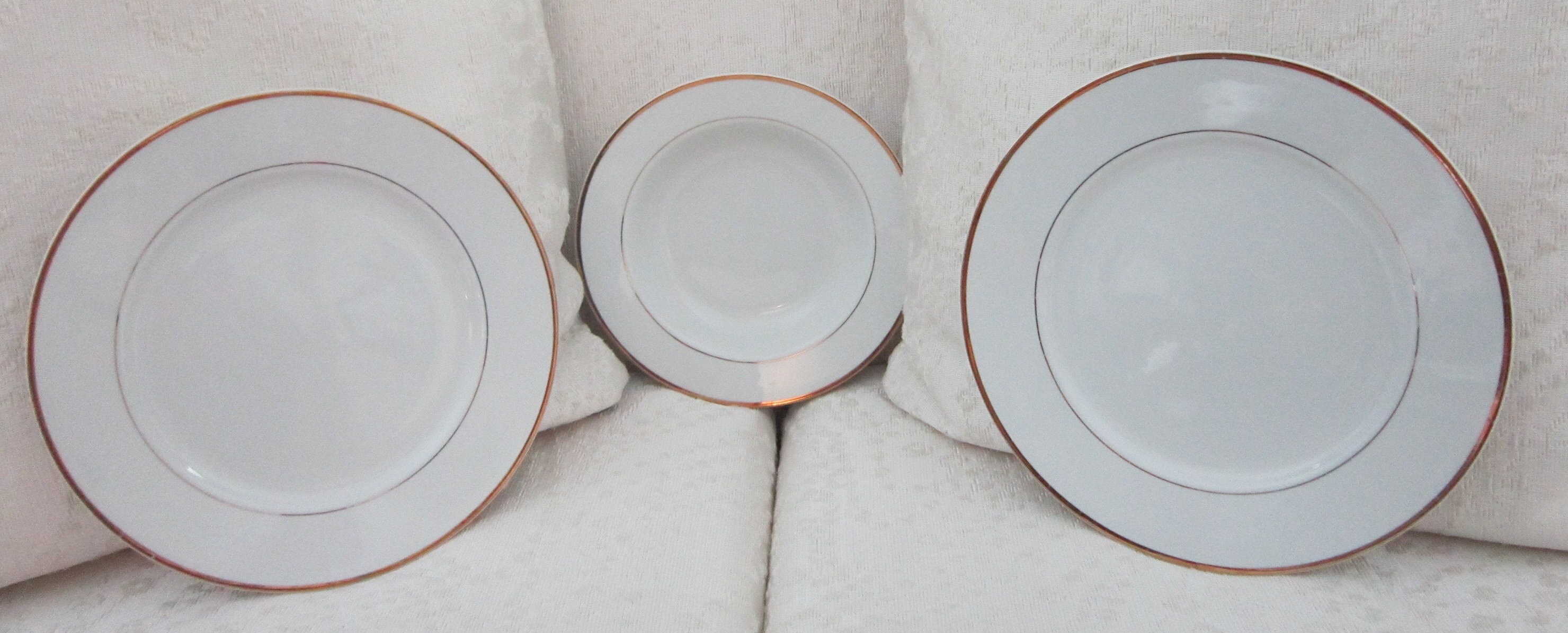 New Traditions White/24k Gold Trim Plates 2 10 5/8 Dinner Plates and 1