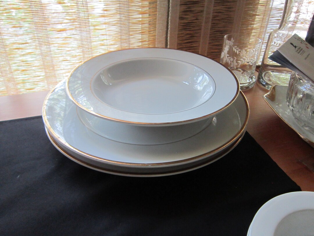 New Traditions White/24k Gold Trim Plates 2 10 5/8 Dinner Plates and 1