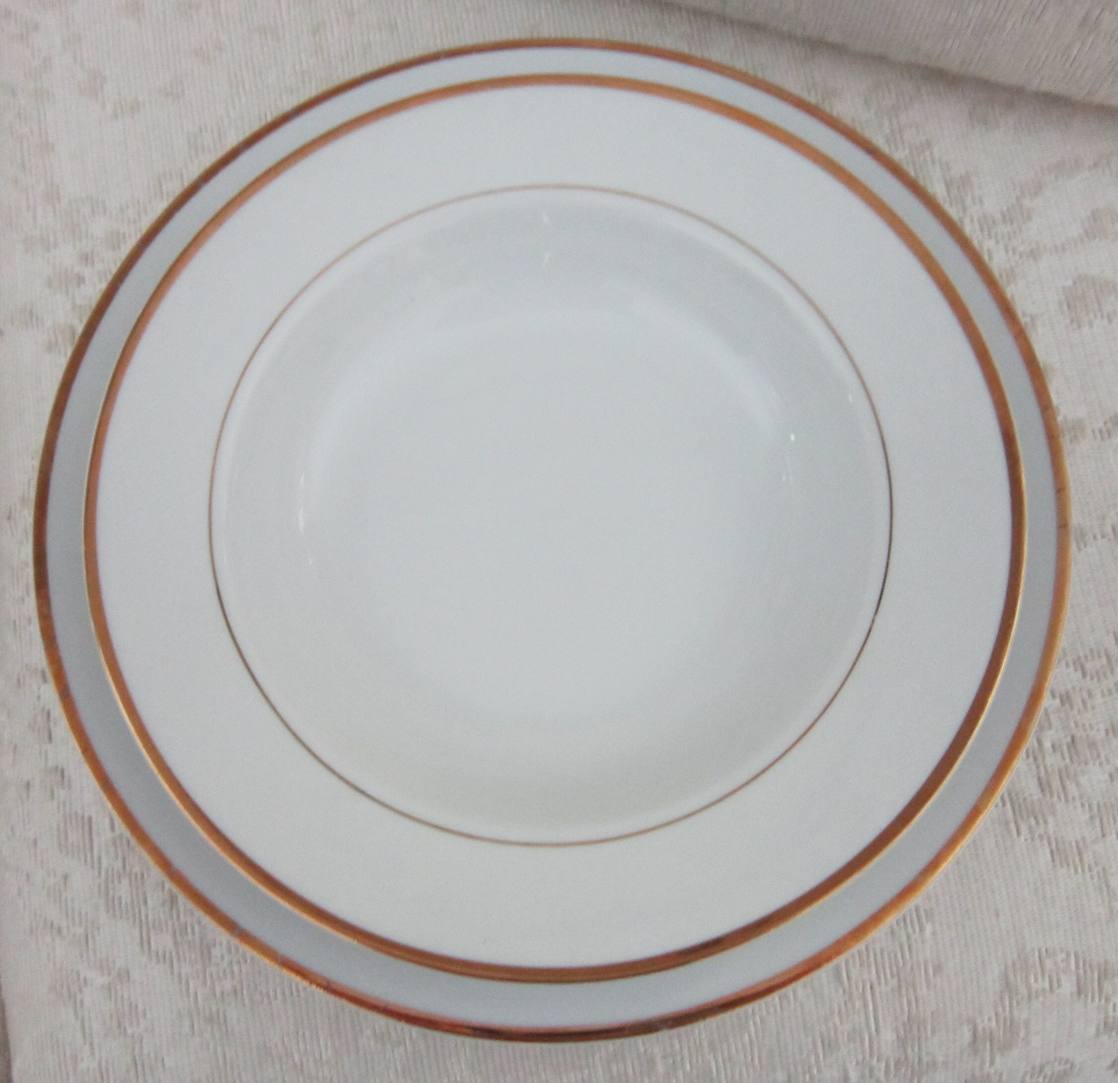 New Traditions White/24k Gold Trim Plates 2 10 5/8 Dinner Plates and 1